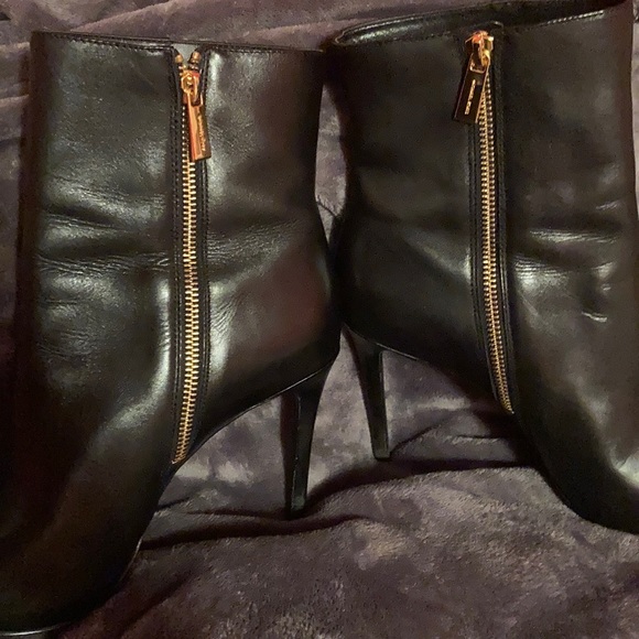 LEONA MICHAEL KORS LEATHER HEELS - Picture 2 of 9